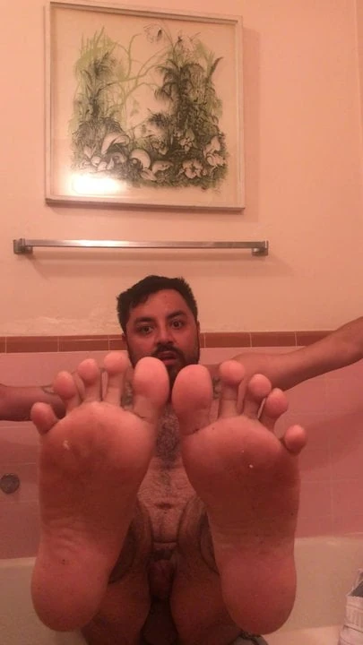 Male feet Latino! Pies de joven