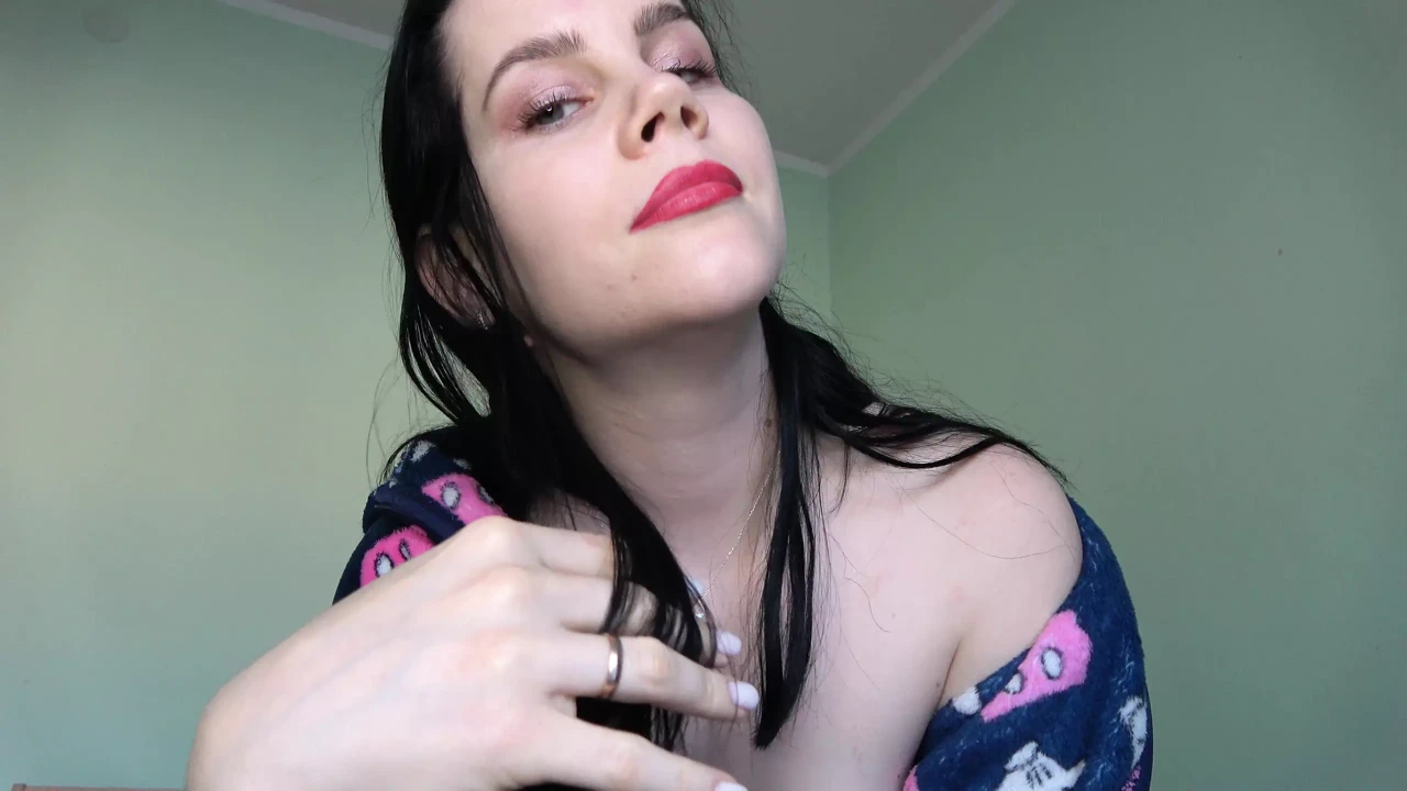 Giantess Anna Found a New Victim