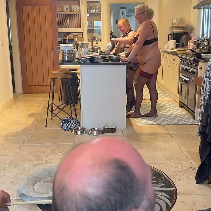 Part 3: Lanista Bear Has His Slaves to Do Their Chores. Will They Behave?
