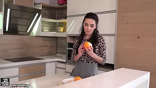 21 sextury - çifte penetrasyon sürücüleri Cherry'i vahşi bir şekilde taşıyor!
