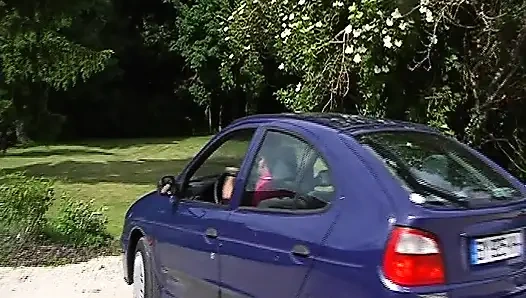 Vollbusiges französisches schätzchen musste schwanz lutschen und reiten