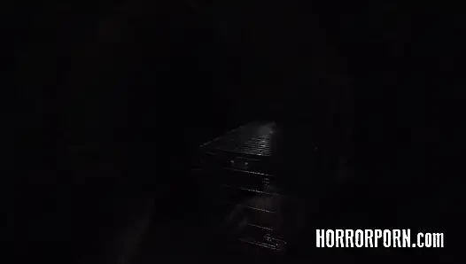 The girl in the cage (Horror Porn)