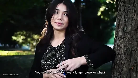 Zarina ile sigara içme röportajı
