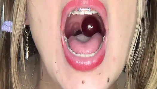 Super Kinky Show with Big Grapes
