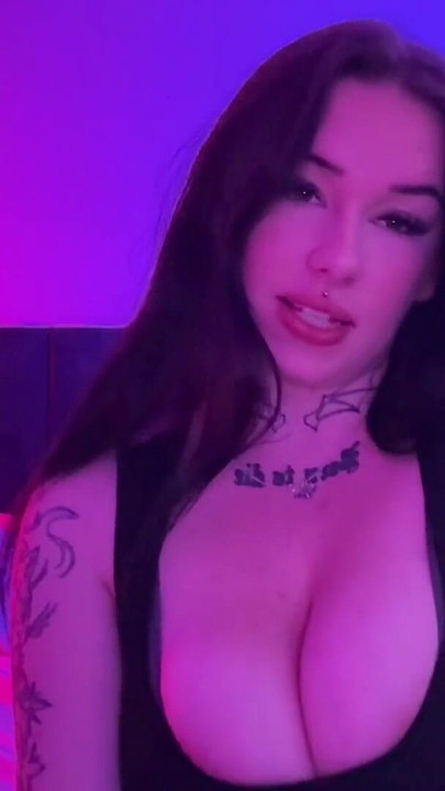 لحظة مهمة من "Big Tits JOI"