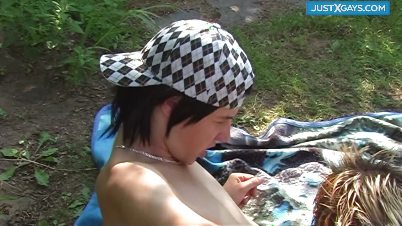 Ass fucking in dadys garden