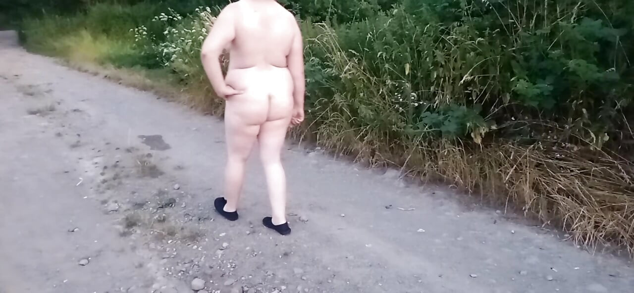 0041 On a dirt road