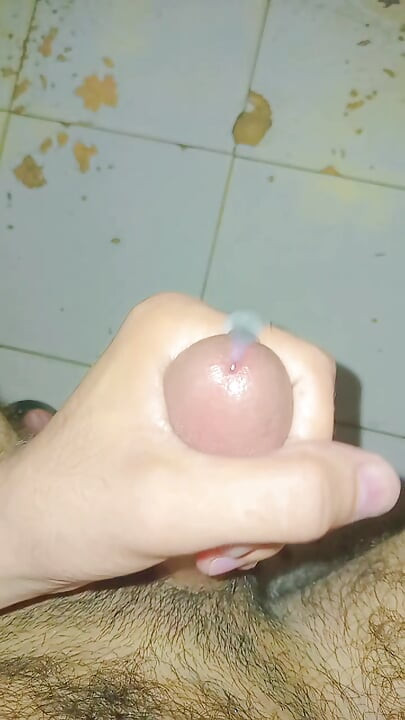 Young Pakistani Boy Masturbate During Bath