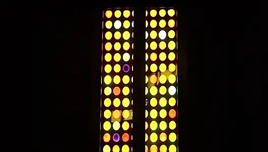 Blonde MILF nimmt pulsierenden schwanz tief in den hals und squirtet überall
