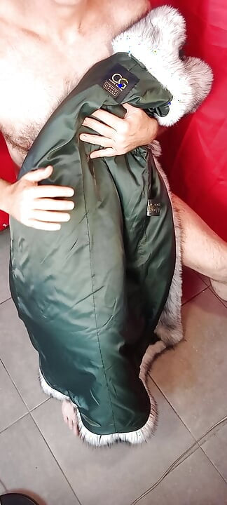 Ejaculating my sperma on the lining of a fake fur ladycoat