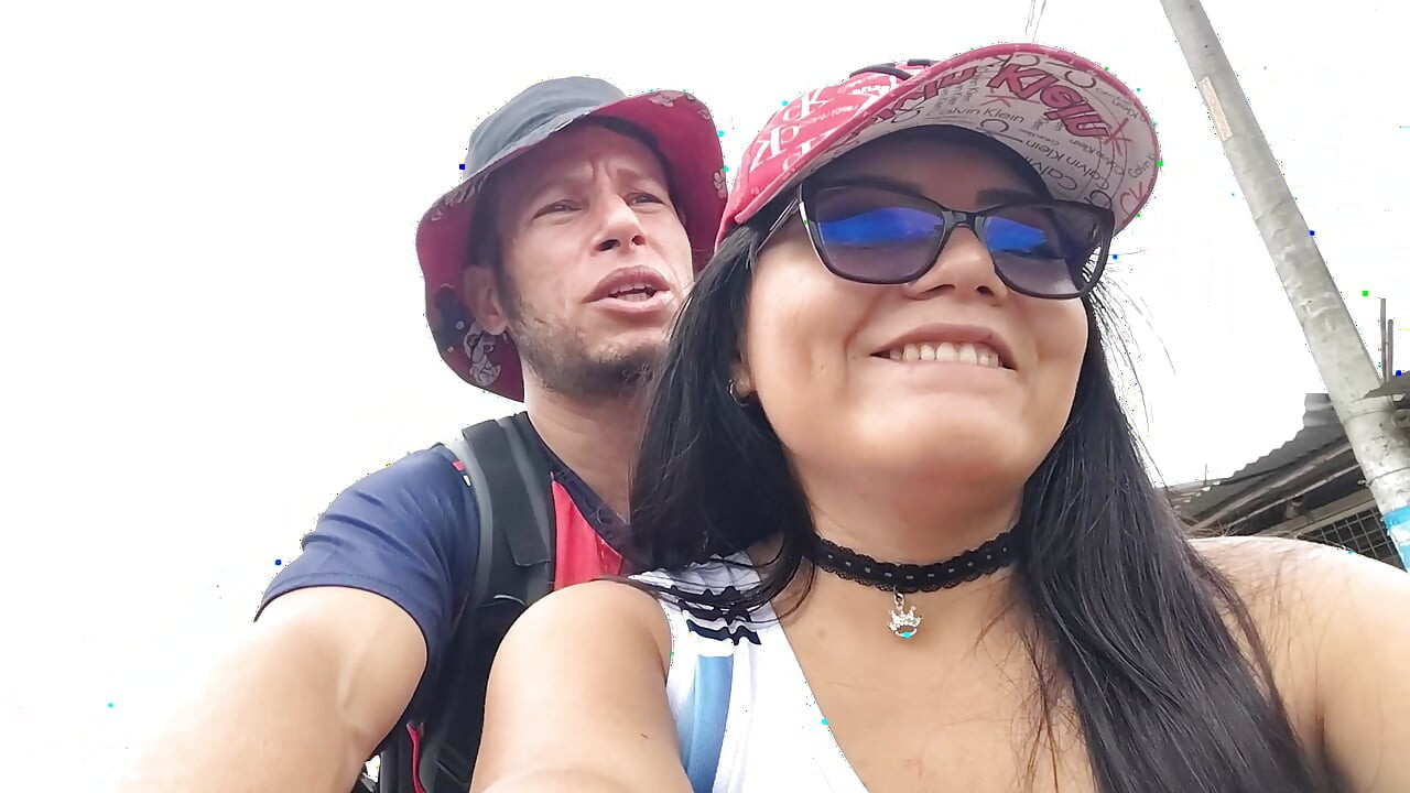 Homem espanhol faz sexo com uma mulher argentina que estava andando sozinha na rua