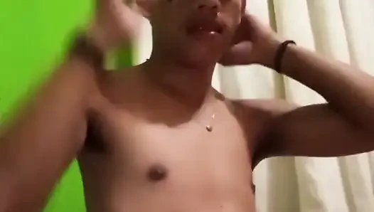 Filipinli Twink'in Ateşli Solo Seansı Ve Patlayıcı Boşalma