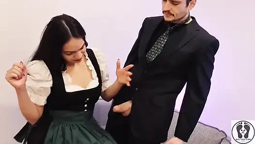 Ana spears ngocok kontol bosnya sampai muncrat di apron