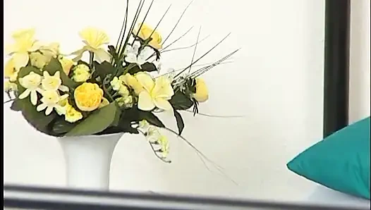 Блондинки-лесбиянки страстно лижут киски друг другу