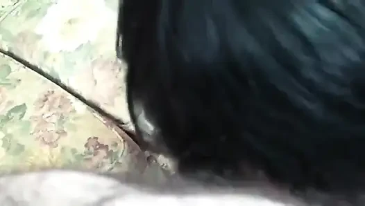 Azgın yarak emiyor azgın esmer bebek ağzına boşaltıyor