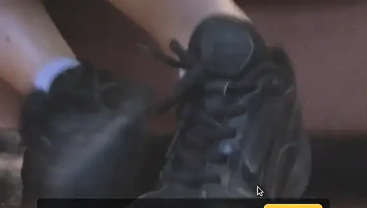 Terli eski spor ayakkabılarımı kokla ve mastürbasyonla