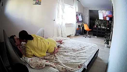 Danildo spielt mit Kamilas titten, während sein schwanz befriedigt wird