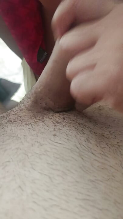 My girlfriend who wears a headscarf gave me a blowjob while her husband wasn't home.