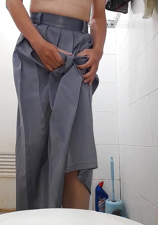 Crossdressing wearing grey school girl skirt (rok abu sma)