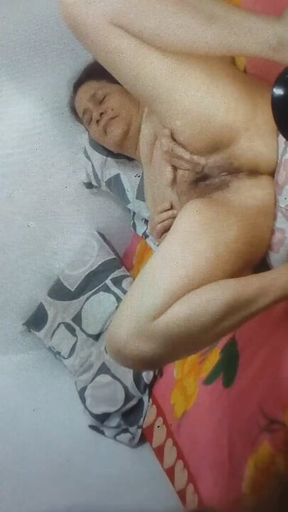 Nie żałuje, że zawsze robi swoją cipkę tak ładną i smaczną soczystą