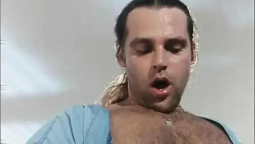 Винтажная волосатая киска трахается в тройничке... сперма в рот