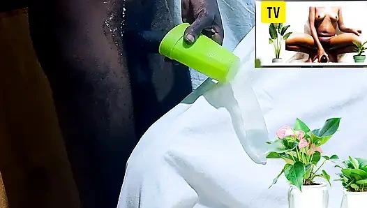 Islak ateşli amcık mastürbasyonu izlerken su ve orgazm dolu prezervatifle nasıl sikiştim ve cinsel anın tadını çıkardım!