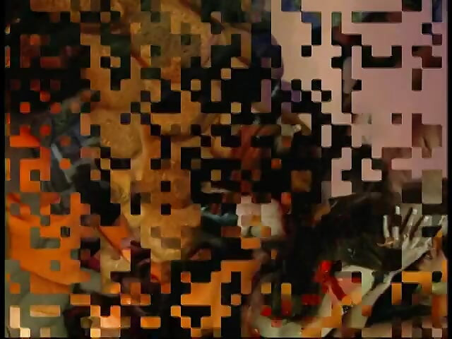 Curvele obraznice în latex se bucură de futai pe podea și orgie cu proprietarii de săli mari