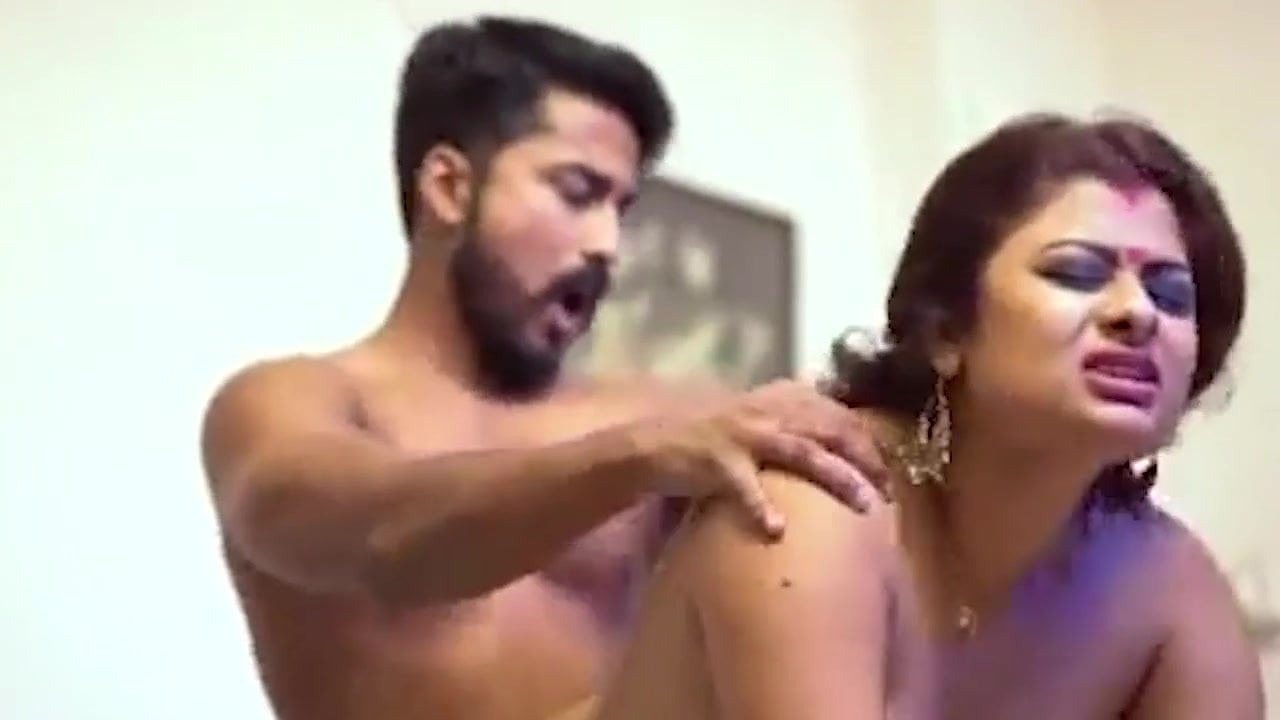bhabhi ne apni chut marwai debar se