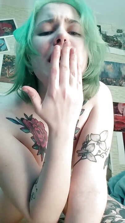 Cadela adora gozar quando sua buceta e peitos sensíveis espancados bem [parte 2]