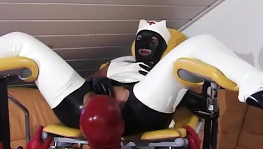 Зависимый от БДСМ немецкой шлюшки связали и трахнули в задницу