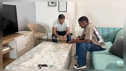 Ich Ficke Meinen Mann Mit Einem Grossen, Grossen Schwarzen Schwanz, Er Zerbricht Mir Fast Die Muschi