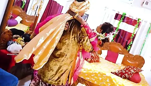 Raja ne naukrani ko sona dekar khusi khusi chod diya