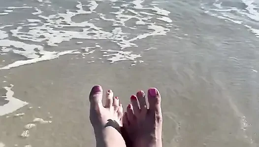 16 ayak ve bacak büyüklüğünde dalgalar çarpıyor