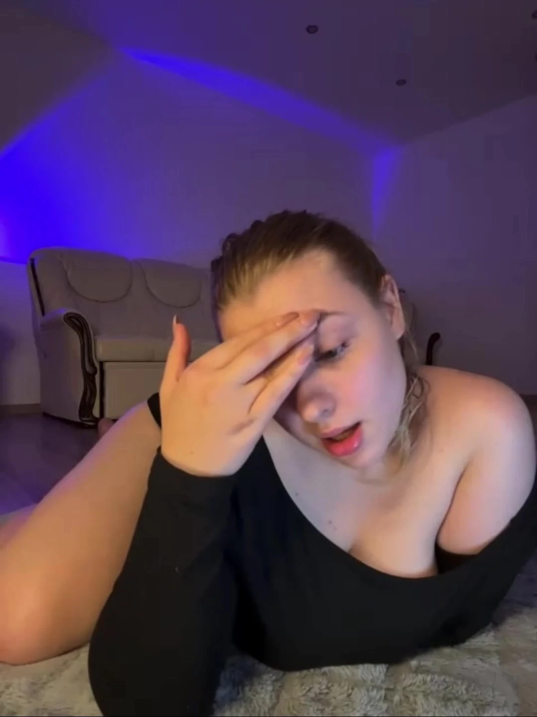 Busty jucielussie fingering wet pussy