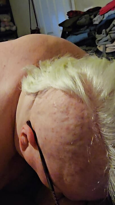 Meine Frau bläst mir mit ihrem neuen Haarschnitt einen