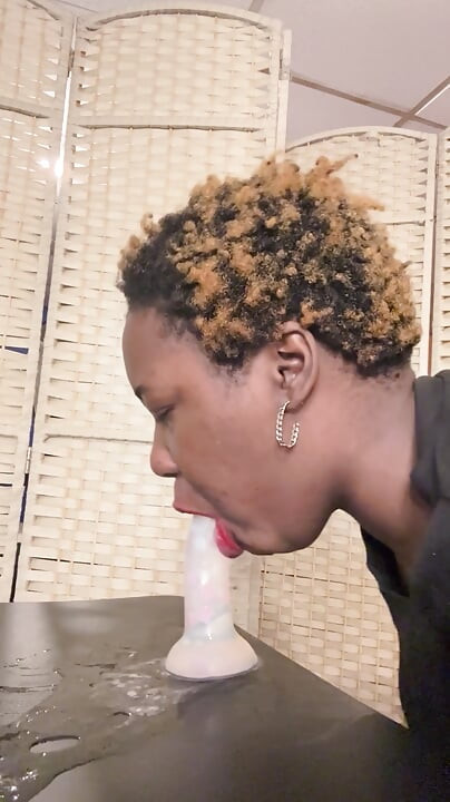 Suge pula (Alliyah Alecia)