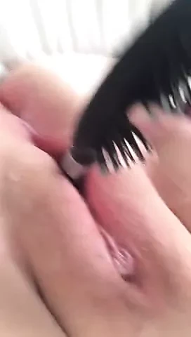 Nerdy girl fuck her brush to a nice orgasm