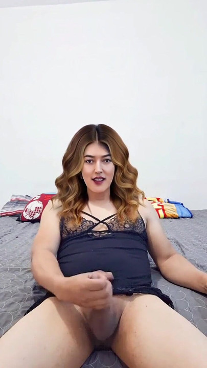 Wie geeft me sexy kleding | Clip 1