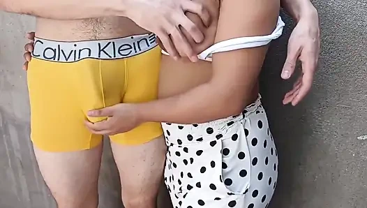 Aku dikasih hadiah hadiah ngentot sama penggemarku dengan memposting komentarnya sebagai hadiah kejutan untuknya