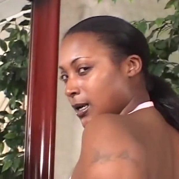 Big ass black girl pussy licking pussy fucking in dogging position