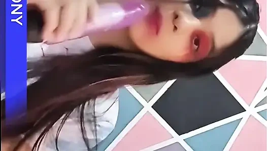 Model kepergok lagi ngeliate pakai lingerie