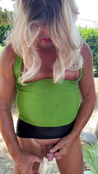 Transgender Kassy54 drinks piss outdoors
