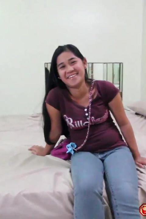 Tight Pinay fitta pumpad full av läckande man jizz