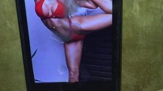 Фитнес-девушка Янита Янчева со спермой на ступнях