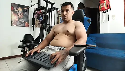 I LIKE TO PLAY WITH MY COCK I'M HOT