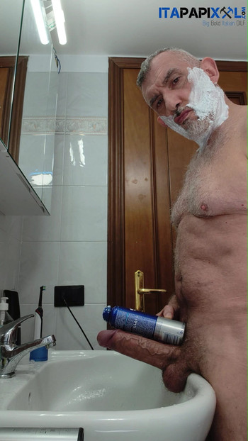 Shawing my big fat uncut cock hairs and my beard in a horny morning. Would you help?