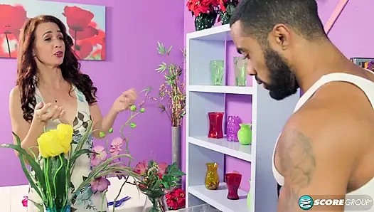 Цветы, большой черный член и кримпай