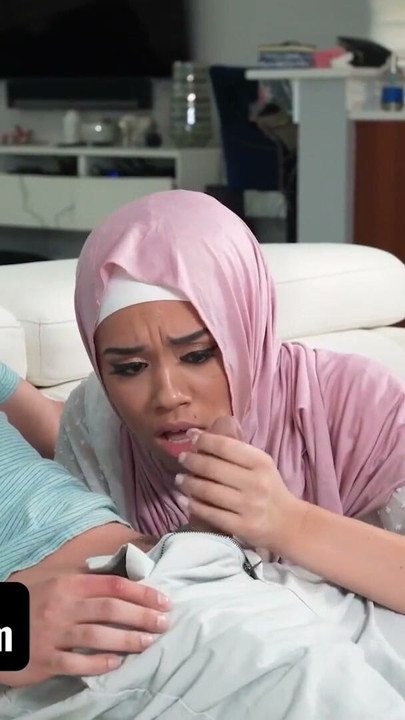 Hijab Hookup - Sexy Middle-Eastern Babe Willow Ryder Prove She Wasn't Innocent At All | Clip 1