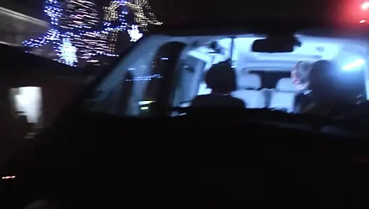 Cewek rambut pirang dientot habis-habisan di dalam fick bus