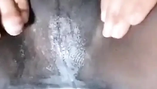 Üvey kız kardeşim ve ben en sulu amcık unvanı için yarışıyorum
